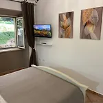 Faraway House فندق مبيت وإفطار نارني
