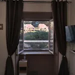 فندق مبيت وإفطار Faraway House 3*