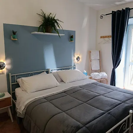 فندق مبيت وإفطار Faraway House 3*