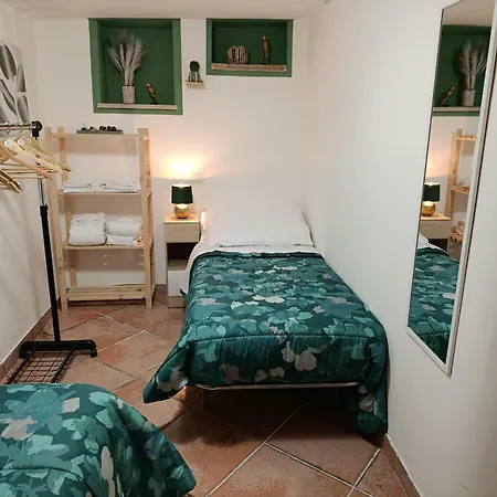 فندق مبيت وإفطار Faraway House نارني