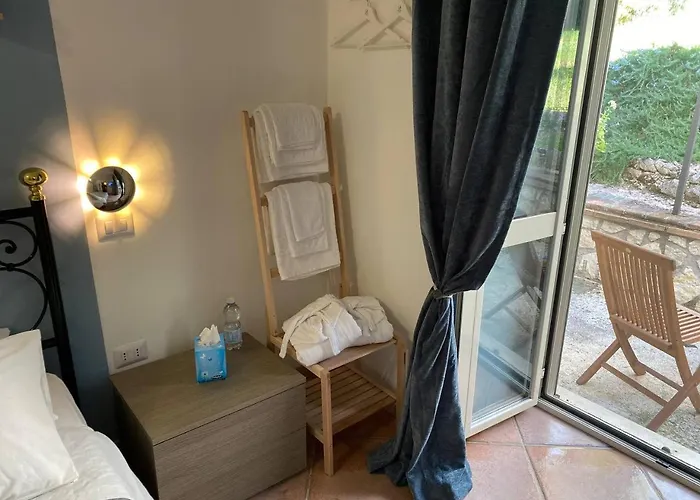 Faraway House Bed & Breakfast 3*